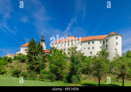 Commanderie edifici (XIV secolo) , città di Metlika, Bela Krajina (bianco Carniola) regione, la Slovenia, l'Europa. Foto Stock