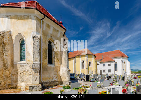 Tariffa tri - Il pellegrinaggio complesso dispone di tre chiese gotiche in Rosalnice, Bela Krajina (bianco Carniola) regione, la Slovenia, l'Europa. Foto Stock