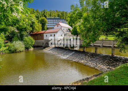 Modrijan homestead, vecchio mulino a Grotte di Postumia park, Slovenia, Europa Foto Stock