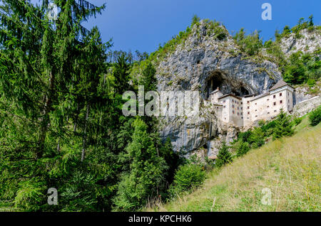 Il Castello di Predjama vicino a Postojna, Slovenia, Europa Foto Stock