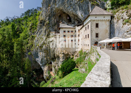 Il Castello di Predjama vicino a Postojna, Slovenia, Europa Foto Stock