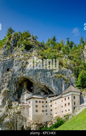 Il Castello di Predjama vicino a Postojna, Slovenia, Europa Foto Stock