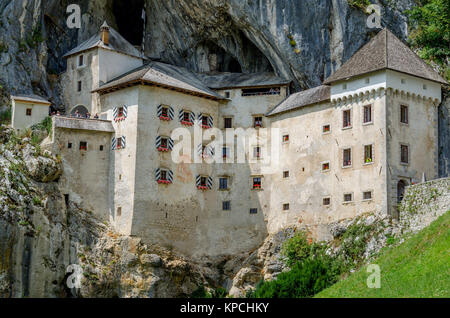 Il Castello di Predjama vicino a Postojna, Slovenia, Europa Foto Stock