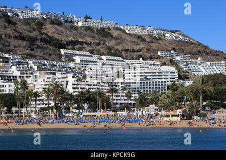 Puerto Rico resort per vacanze isole Canarie di Gran Canaria, un isola spagnola, al largo della costa del nord Africa occidentale dicembre 2017 Foto Stock