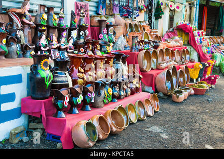 Vaso tradizionale e jar al mercato in Antigua, Guatemala. America centrale. Foto Stock