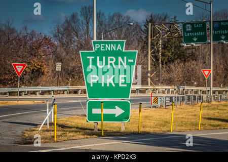 Harrisburg, PA - Gennaio 1, 2017: un grande segno di keystone presso la Pennsylvania Turnpike entrata. Foto Stock