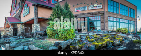 Harrisburg, PA - Gennaio 1, 2017: Panorama di un Bass Pro Shop Outdoor World store. Foto Stock