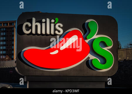 Harrisburg, PA - Gennaio 1, 2017: il cartello con il logo di Chili's bar e grill, un ristorante informale che si specializza in quelle messicane. Foto Stock