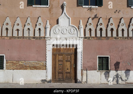 Porta della chiesa a Venezia Foto Stock
