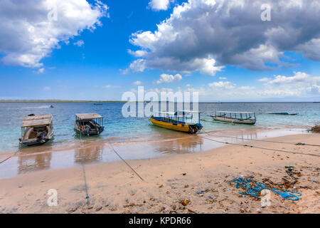 Una spiaggia da sogno con la barca Bali Indonesia Foto Stock