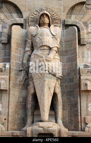 Figura dell'Arcangelo Michele - Monumento della Battaglia delle Nazioni, Lipsia Foto Stock