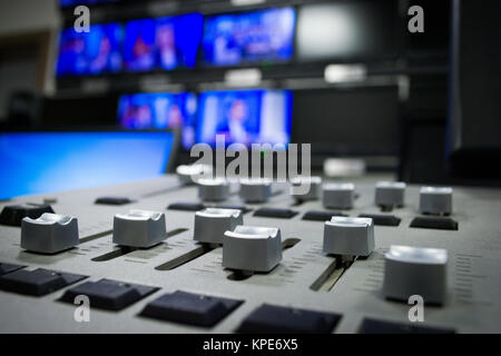 Luce, mixer fader in blur televisione gallery Foto Stock