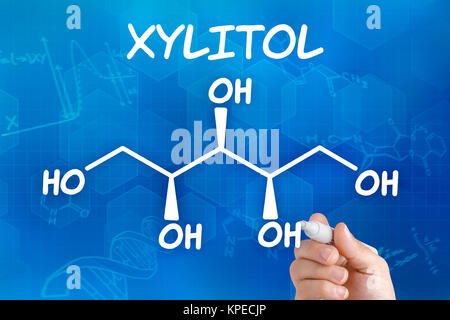 Disegna a mano chimica formula strutturale di xilitolo Foto Stock