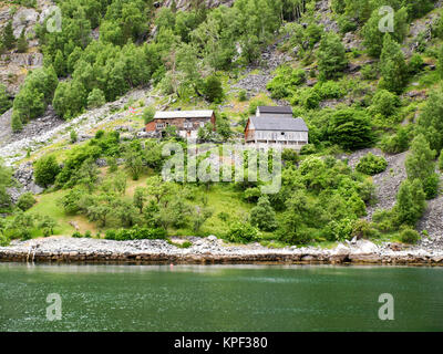 Agriturismo sulle rive del Geirangerfjord in Norvegia Foto Stock