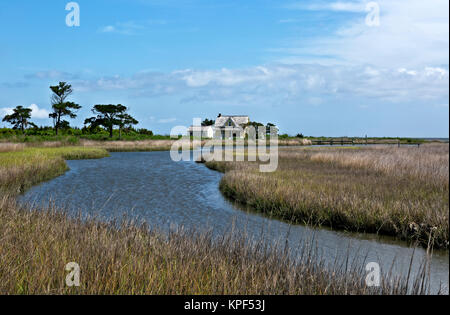 NC01077-00...North Carolina - Casa a Portsmouth, una volta un fiorente villaggio sull'Isola di Portsmouth un isola barriera in Cape Lookout National Seashore. Foto Stock