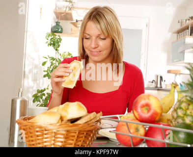 Frau beim Fruehstueck - donna a colazione Foto Stock