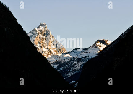 Il Monte Cervino visto da Antey-Saint-André, Valle d'Aosta, Italia Foto Stock