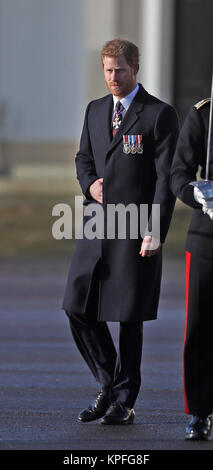 Il principe Harry presso la Reale Accademia militare di Sandhurst, dove egli rappresenta la Regina come la revisione di Officer presso il sovrano's Parade. Foto Stock