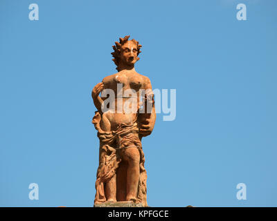 Firenze - una scultura sul tetto del museo delle porcellane in giardini di Boboli Foto Stock