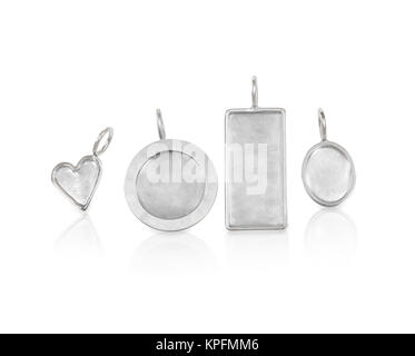 Collezione di gioielli in argento collana Charms in varie forme e dimensioni Foto Stock