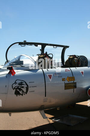 Atlas MB-326M Impala aeromobile cockpit in Africa 2012 del settore aerospaziale e della difesa, airshow Waterkloof Airbase, Pretoria. Foto Stock