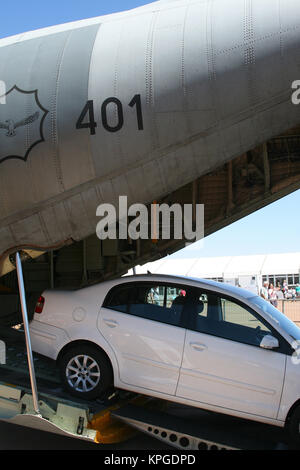 SAAF, rampa di carico di Lockheed C-130 Hercules in Africa 2012 del settore aerospaziale e della difesa, airshow Waterkloof Airbase, Pretoria. Foto Stock