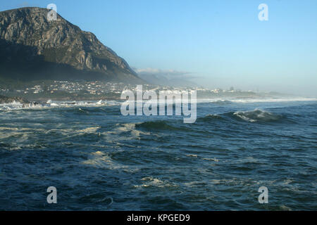 Increspato seascape a Hermanus, Sud Africa Foto Stock