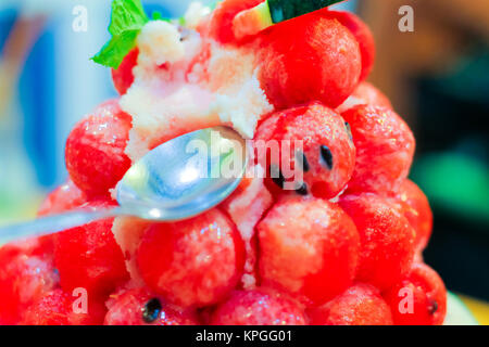 Anguria palla rotonda forma di anguria dolce dessert Foto Stock