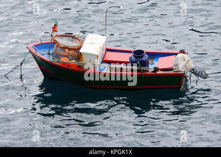 Fischerboote im Hafen von Camara de Lobos, Madeira, Portogallo Foto Stock