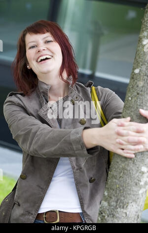 Modello rilasciato , Lachende rothaarige Frau, 25 - ridere donna Foto Stock