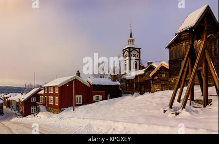 Røros è una storica ex miniere di rame città in Norvegia. È sulla lista del Patrimonio mondiale dell'UNESCO. Foto Stock