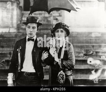 Anno del Collegio : 1927 - USA Direttore : James W. Horne Buster Keaton, Flora Bramley Foto Stock