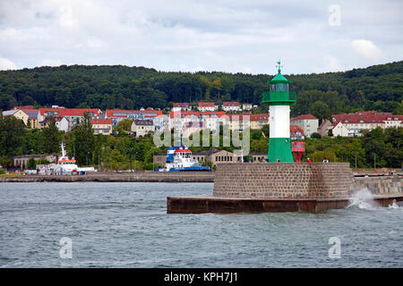 Piccolo faro all'entrata del porto di Sassnitz, Ruegen isola, Meclemburgo-Pomerania, Mar Baltico, Germania, Europa Foto Stock