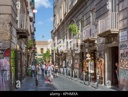 Via San Pietro a Maiell, una strada del centro storico (Centro Storico), Napoli, campania, Italy Foto Stock