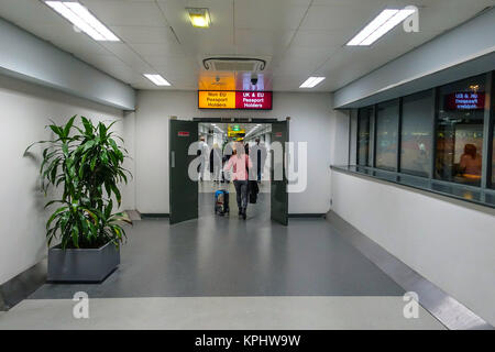 Entrata al Regno Unito di Gran Bretagna e non UE non titolari di passaporto Foto Stock