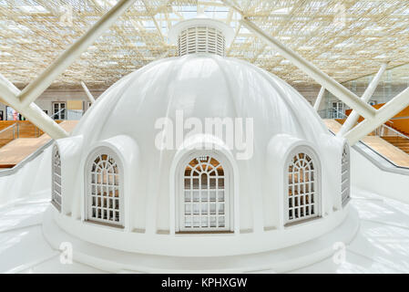 Singapore National Gallery. Questo era un ex la corte suprema e il Palazzo Municipale. Qui vediamo la ex rotunda dome nel nuovo edificio. Foto Stock