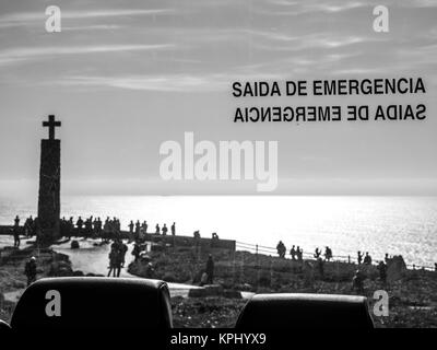 Saida de emergencia (Uscita di emergenza) in un bus touring Cabo da Roca da Sintra Foto Stock