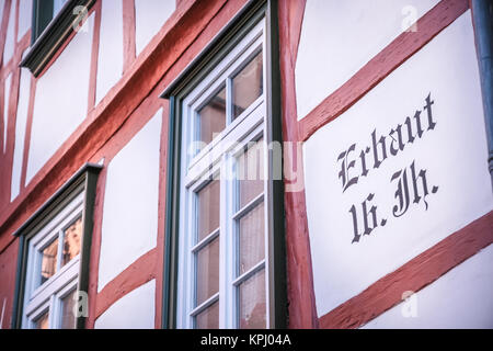 Fachwerkhäuser in der Altstadt von Eltville im Rheingau, Assia Foto Stock