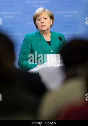 Bruxelles, Belgio. 15 Dic, 2017. Dicembre 15, 2017 - Bruxelles, Belgio: il Cancelliere tedesco Angela Merkel e il presidente francese (invisibile) indirizzo una conferenza stampa presso un vertice UE. Credito: Andia/Alamy Live News Foto Stock