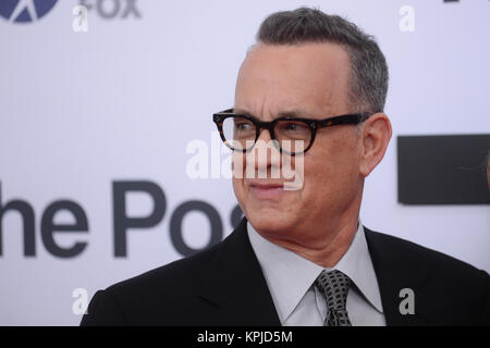 Tom Hanks arriva a 'post' di Washington DC Premiere presso il Newseum sul dicembre 14, 2017 a Washington, DC. Credito: Erik Pendzich/Alamy Live News Foto Stock