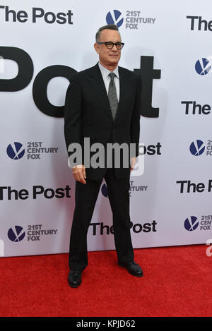 Tom Hanks arriva a 'post' di Washington DC Premiere presso il Newseum sul dicembre 14, 2017 a Washington, DC. Credito: Erik Pendzich/Alamy Live News Foto Stock