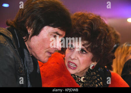 Roma, Italia. Il 15 dicembre, 2017. Roma Italia 15-12-2017- Giuliano Gemma Award. Ronn Moss e Gina Lollobrigida Credito: Giuseppe Andidero/Alamy Live News Foto Stock