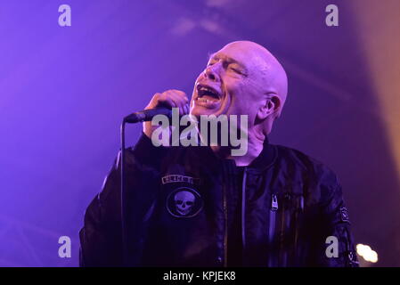 Southampton, Hampshire, Regno Unito. Il 15 dicembre, 2017. Le camere del motore - Buster del bloodvessel con British Ska Band cattive maniere di eseguire al motore Camere, Southampton il 15 dicembre 2017, UK Credit: Dawn Fletcher-Park/Alamy Live News Foto Stock