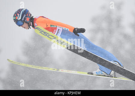 Hinterzarten in Germania. Xvi Dec, 2017. Il Giappone Yuki Ito in azione al Signore FIS Ski Jumping World Cup di Hinterzarten, Germania, 16 dicembre 2017. Credito: Felix Kästle/dpa/Alamy Live News Foto Stock