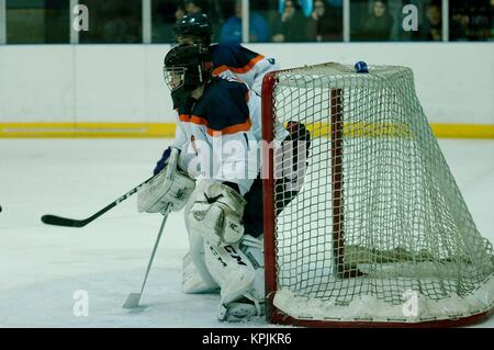 Dumfries Scozia, 16 dicembre 2017. Jaimy Missler, portiere, giocando per Paesi Bassi contro l'Estonia nel loro 2018 IIHF Hockey su ghiaccio U20 del Campionato del Mondo di Divisione II, gruppo A, corrispondono a Dumfries. Credito: Colin Edwards/Alamy Live News. Foto Stock