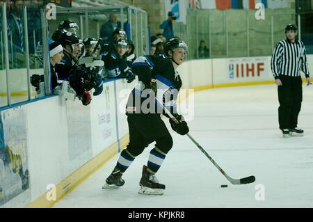 Dumfries Scozia, 16 dicembre 2017. Harri Koll giocando per Estonia contro Paesi Bassi nel loro 2018 IIHF Hockey su ghiaccio U20 del Campionato del Mondo di Divisione II, gruppo A, corrispondono a Dumfries. Credito: Colin Edwards/Alamy Live News. Foto Stock