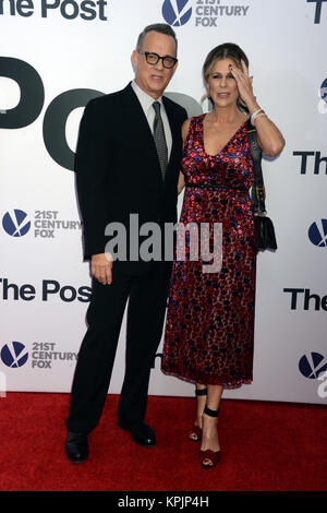 WASHINGTON, DC - 14 dicembre: Bob Odenkirk arriva a 'post' di Washington DC Premiere presso il Newseum sul dicembre 14, 2017 a Washington, DC. Persone: Tom Hanks, Rita Wilson Foto Stock