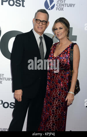 WASHINGTON, DC - 14 dicembre: Bob Odenkirk arriva a 'post' di Washington DC Premiere presso il Newseum sul dicembre 14, 2017 a Washington, DC. Persone: Tom Hanks, Rita Wilson Foto Stock