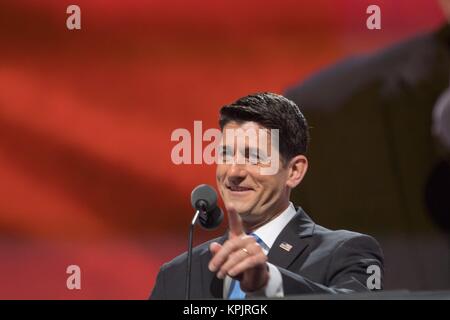 Altoparlante Paolo Ryan conduce la sessione di pavimento di nominare Donald Trump prima che il rotolo chiamata durante la seconda giornata della Convention Nazionale Repubblicana Luglio 19, 2016 a Cleveland, Ohio. I delegati nominati formalmente Trump per presidente dopo un stato per stato roll call. Foto Stock