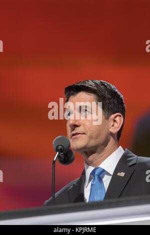 Altoparlante Paolo Ryan conduce la sessione di pavimento di nominare Donald Trump prima che il rotolo chiamata durante la seconda giornata della Convention Nazionale Repubblicana Luglio 19, 2016 a Cleveland, Ohio. I delegati nominati formalmente Trump per presidente dopo un stato per stato roll call. Foto Stock